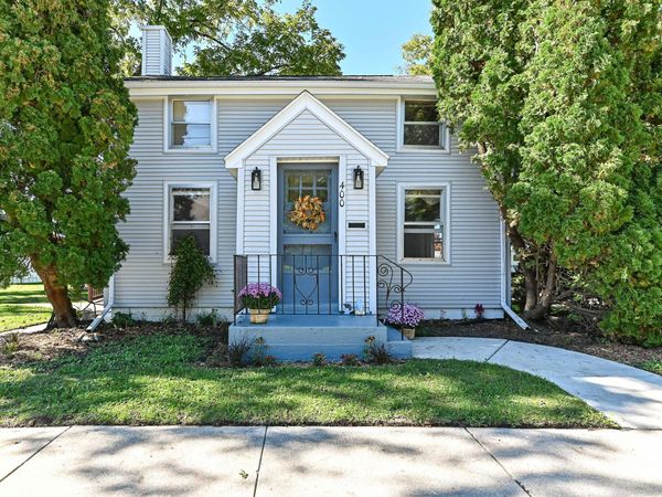400&402 S 3rd St, Waterford, WI 53185