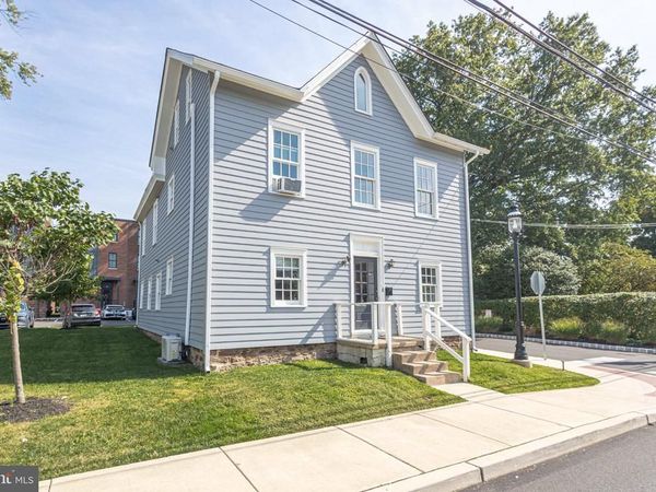 211 COURT STREET, NEWTOWN, PA 18940