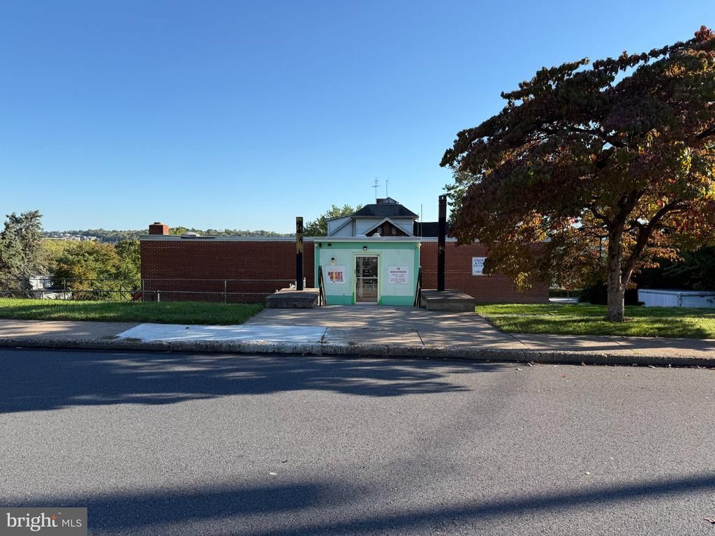 2910 BRISBAN STREET , HARRISBURG, PA 17111