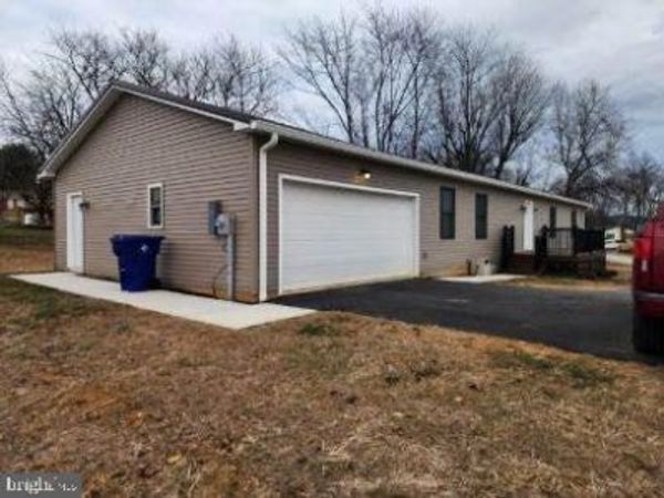 235 HICKORY DRIVE, CHAMBERSBURG, PA 17202