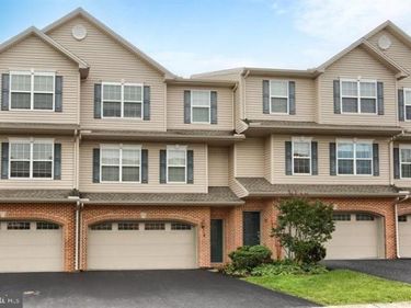 8 VISTA CIRCLE, LEMOYNE, PA 17043