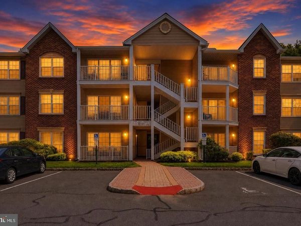 85 CHEVERNY COURT, HAMILTON, NJ 08619