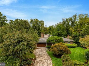 6952 KYLEAKIN COURT , MCLEAN, VA 22101