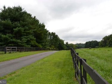 4 POTOMAC OVERLOOK LANE , LEESBURG, VA 20176