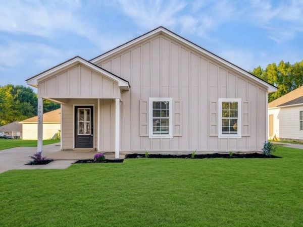 2923 LAKE PARK RD, Memphis, TN 38127