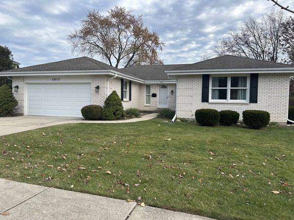 2811 N Harvard Avenue , Arlington Heights, IL 60004