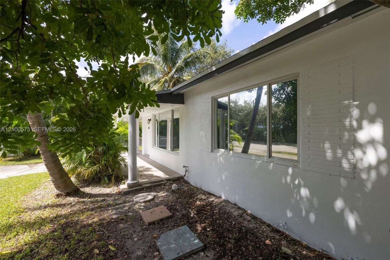 2733 Harding St, Hollywood, FL 33020 Photo