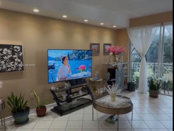 8814 W Flagler St , Unit 215, Miami, FL 33174