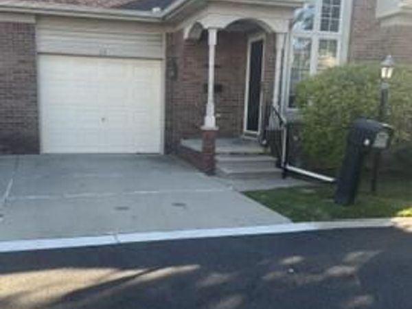 13 Canfield Circle, Dearborn Heights, MI 48127