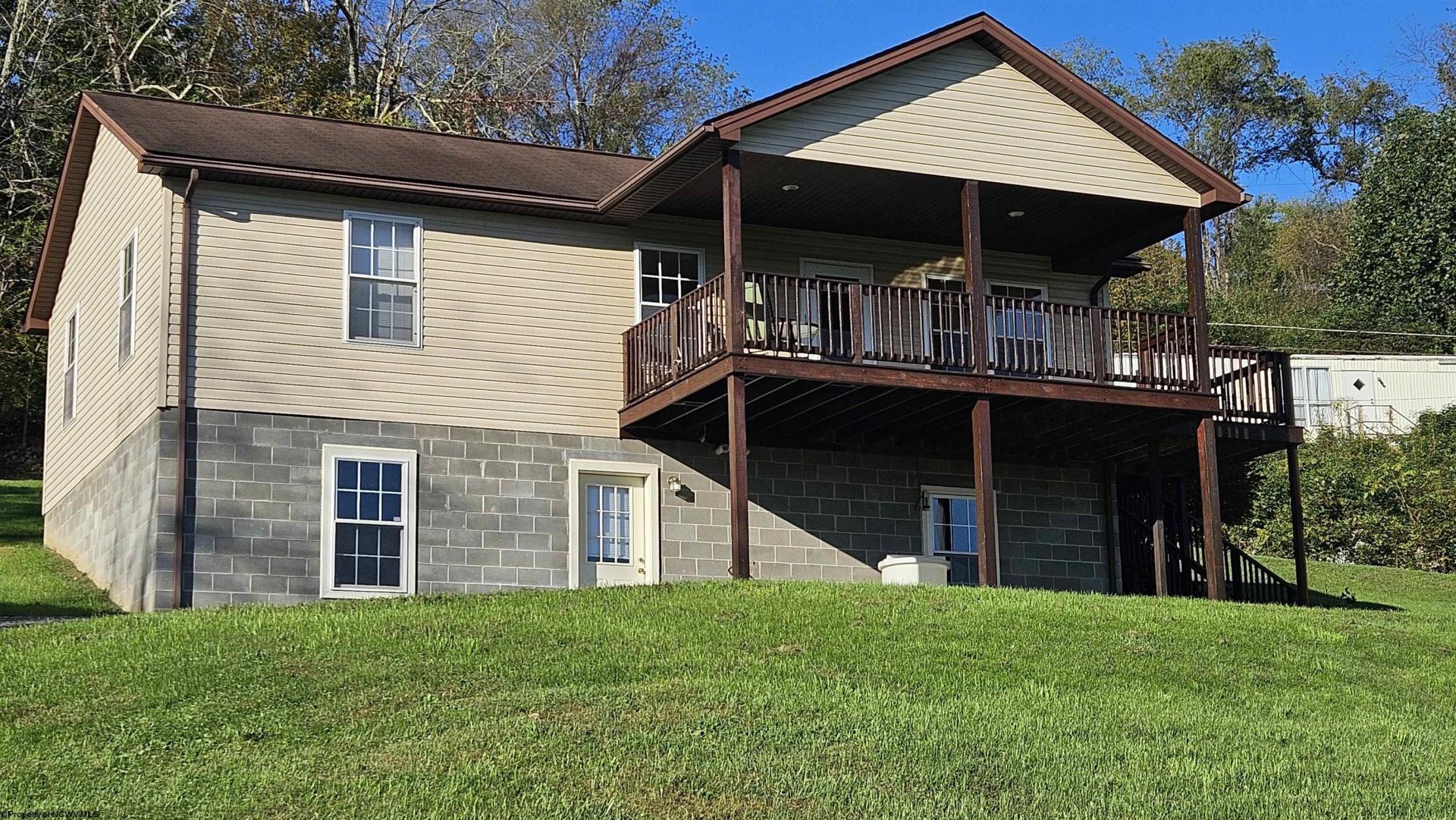 213 3rd Street, Belington, WV 26250 Main Photo