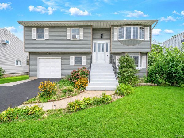 79 Jefferson Street , Freeport, NY 11520