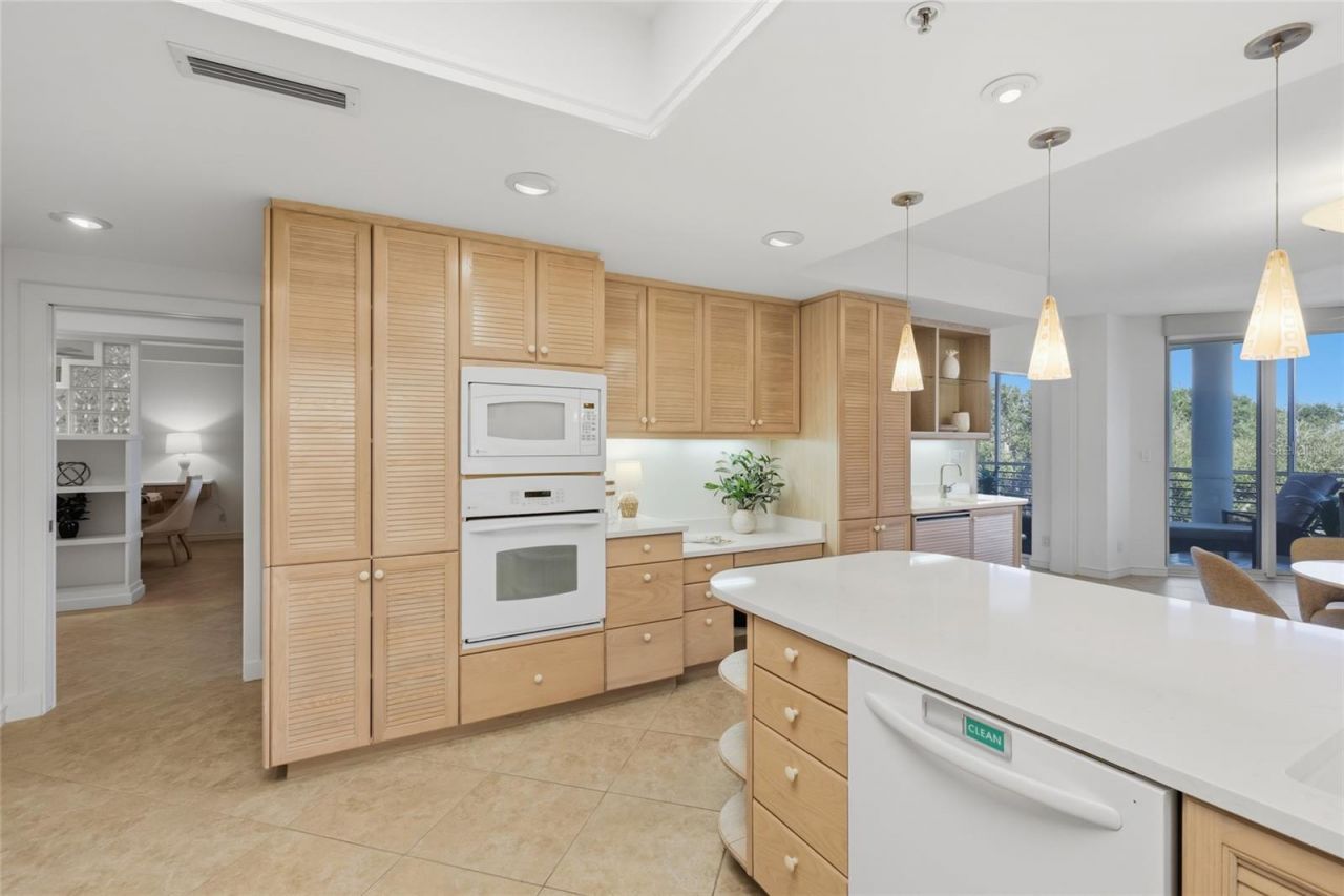 2550 Harbourside Drive, Unit 333, Longboat Key, FL 34228 Photo