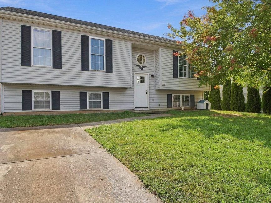 163 Grand Drive, Taneytown, MD 21787 Main Photo
