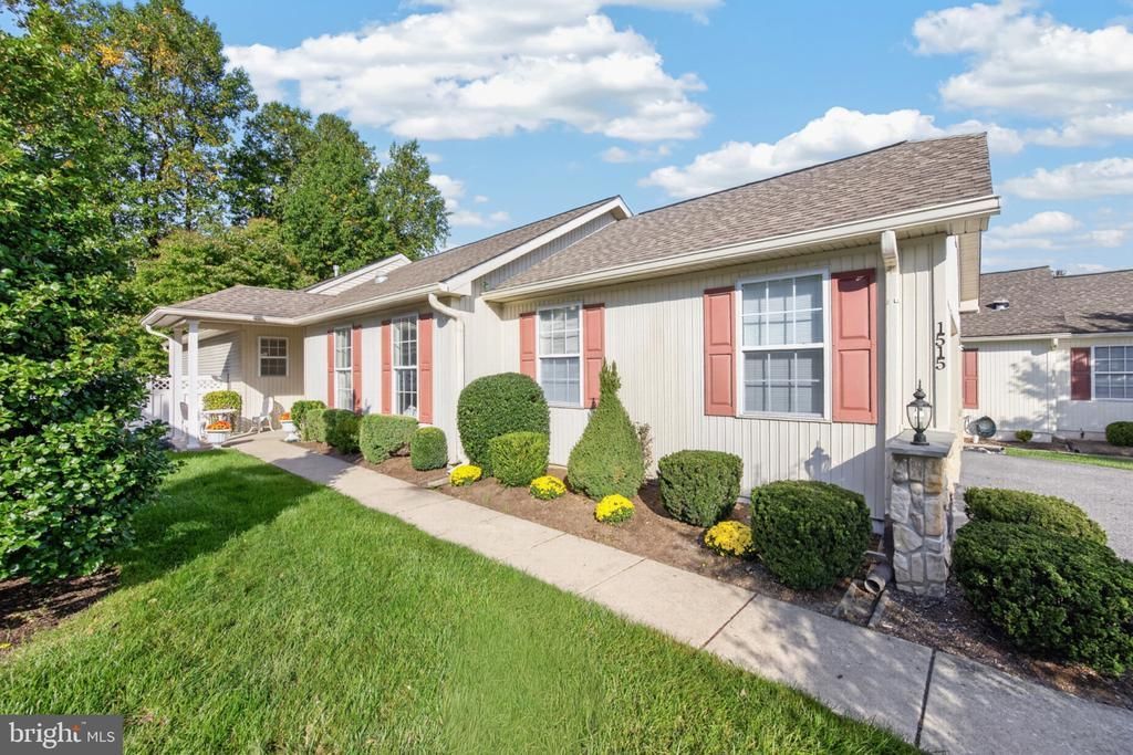 1515 N HUNTING HORN TURN, GLEN MILLS, PA 19342