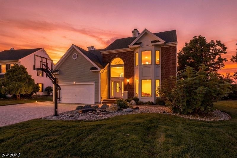 563 Buckingham Dr, Piscataway, NJ 08854 Main Photo