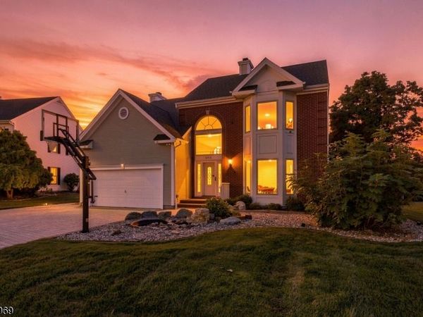 563 Buckingham Dr, Piscataway, NJ 08854