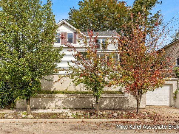 1101 Baxter Street SE, Grand Rapids, MI 49506