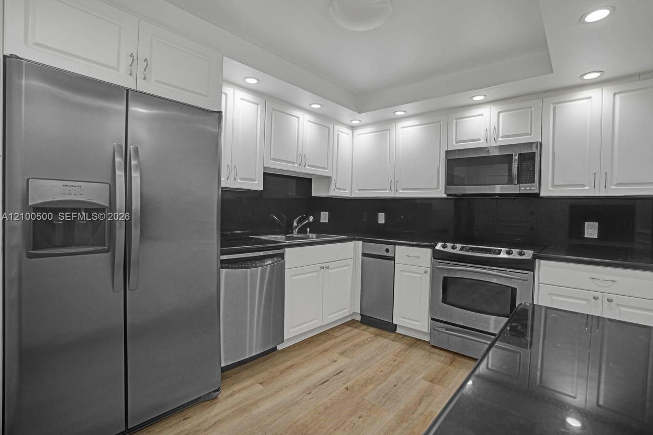 2 Grove Isle Dr , Unit B406, Miami, FL 33133 Photo