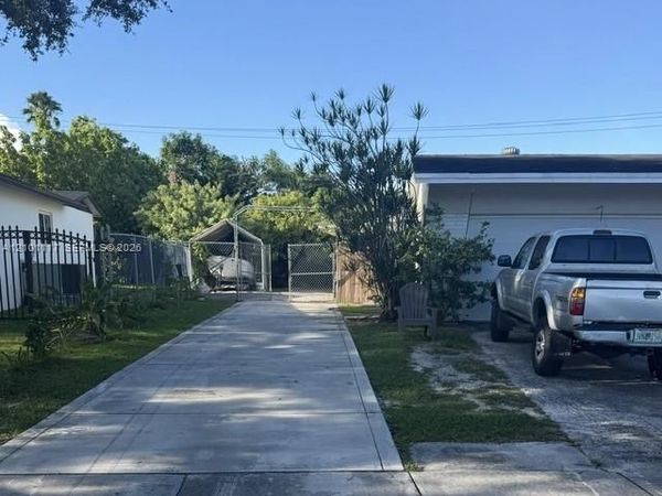 10541 SW 162nd Ter , Miami, FL 33157