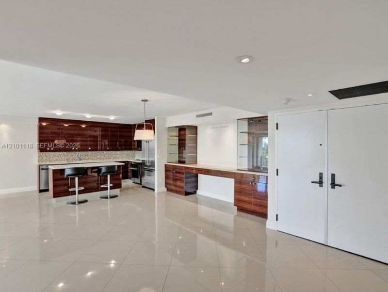 2 Grove Isle Dr , Unit B305, Miami, FL 33133 Photo