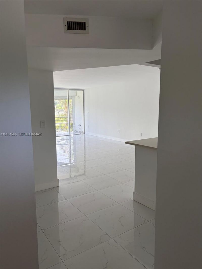 1401 NE 191st St , Unit D201, Miami, FL 33179 Photo