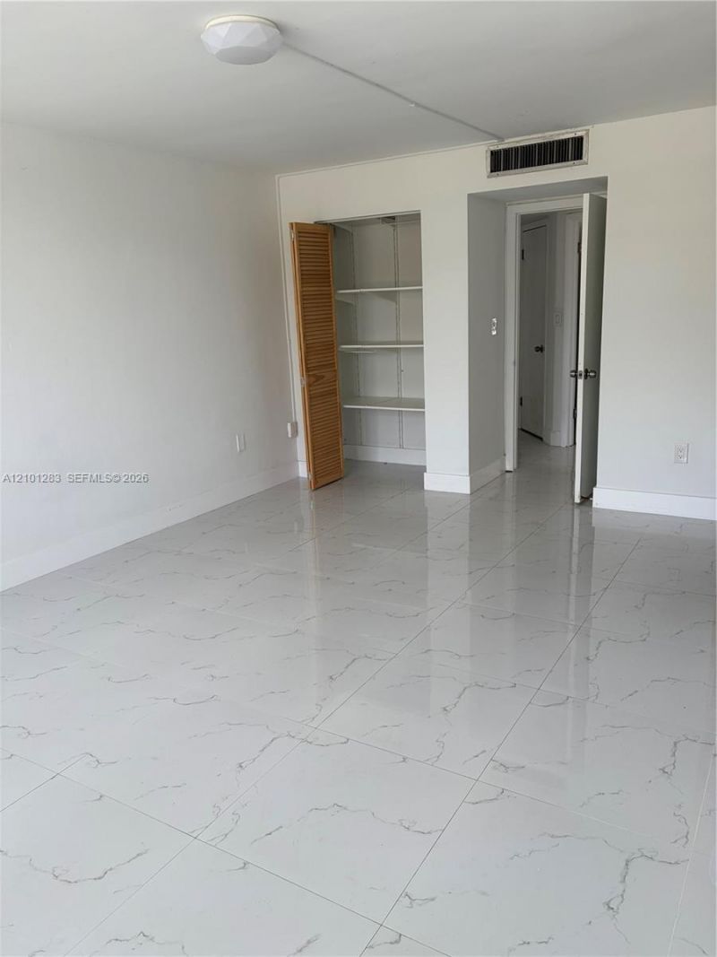 1401 NE 191st St , Unit D201, Miami, FL 33179 Photo