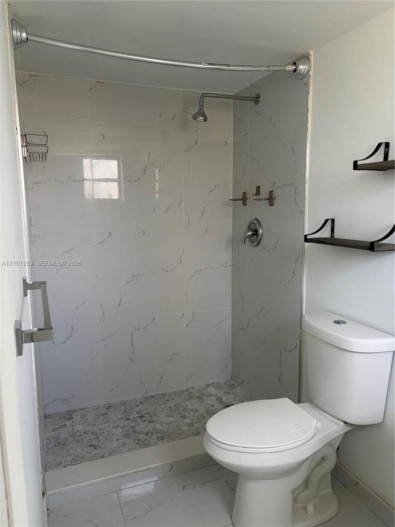 1401 NE 191st St , Unit D201, Miami, FL 33179 Photo