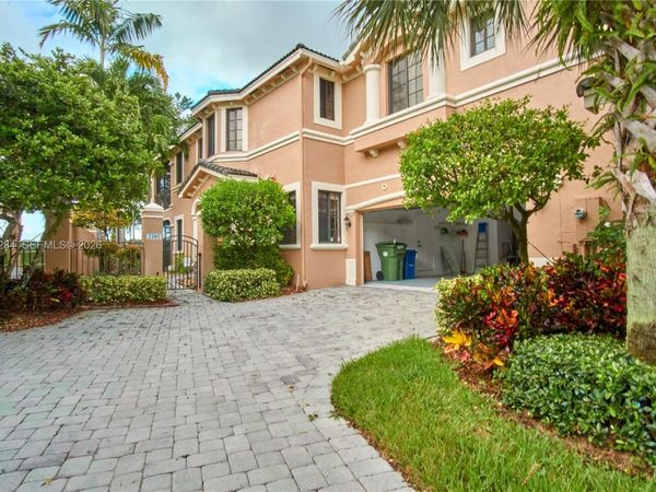 2707 Center Ct Dr , Unit 1-15, Weston, FL 33332