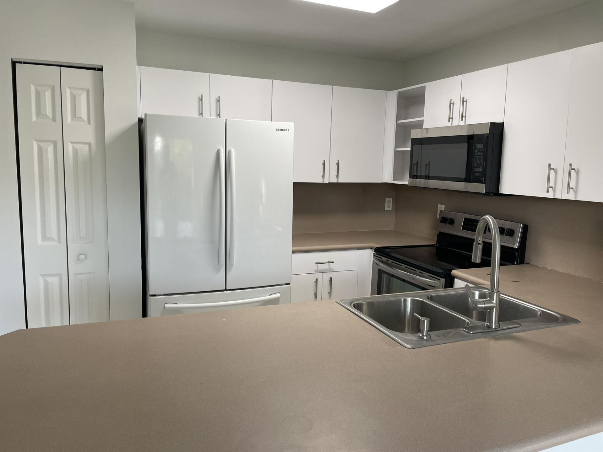 986 Summit Lake Drive, West Palm Beach, FL 33406 Photo