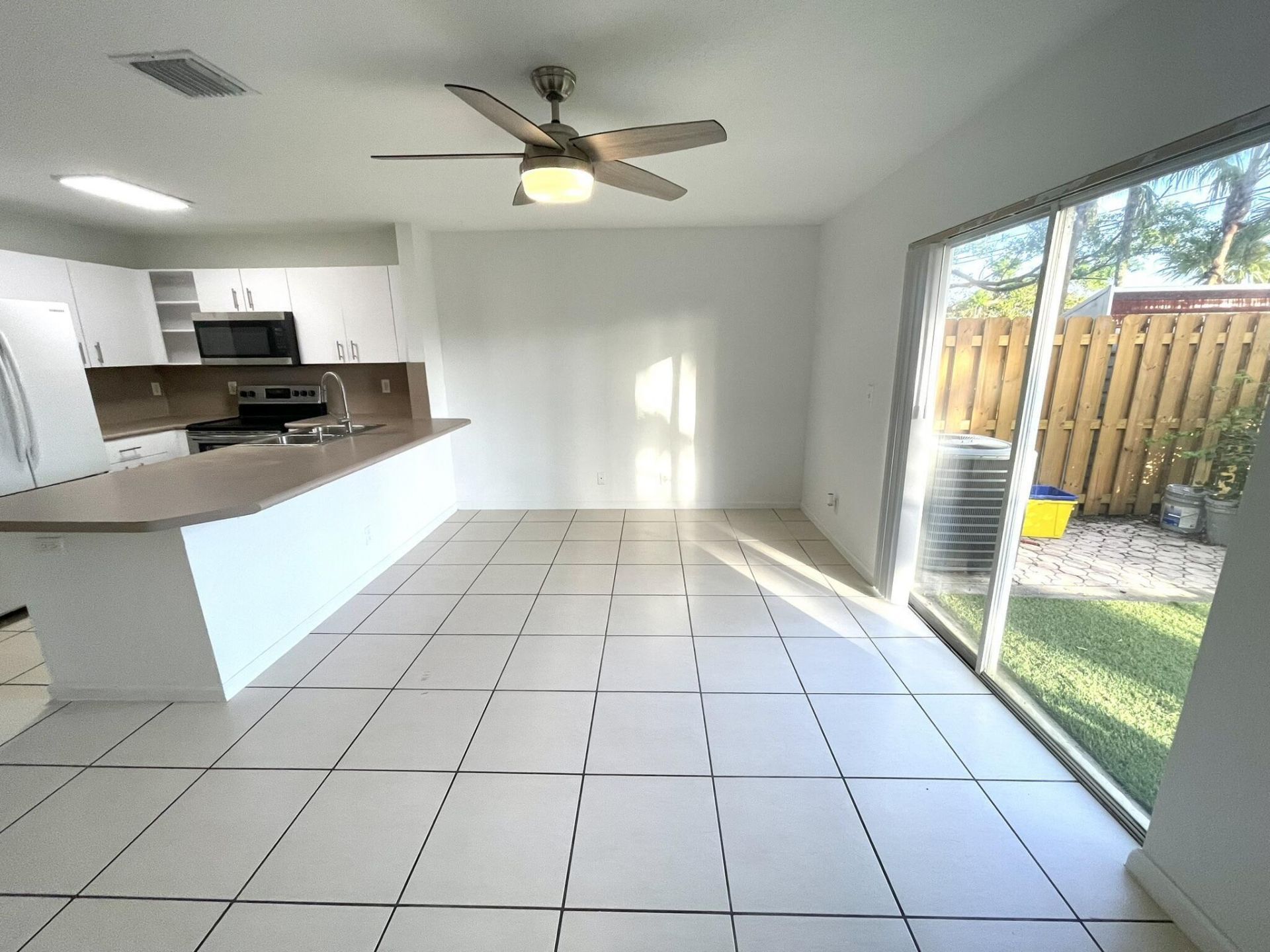986 Summit Lake Drive, West Palm Beach, FL 33406 Photo