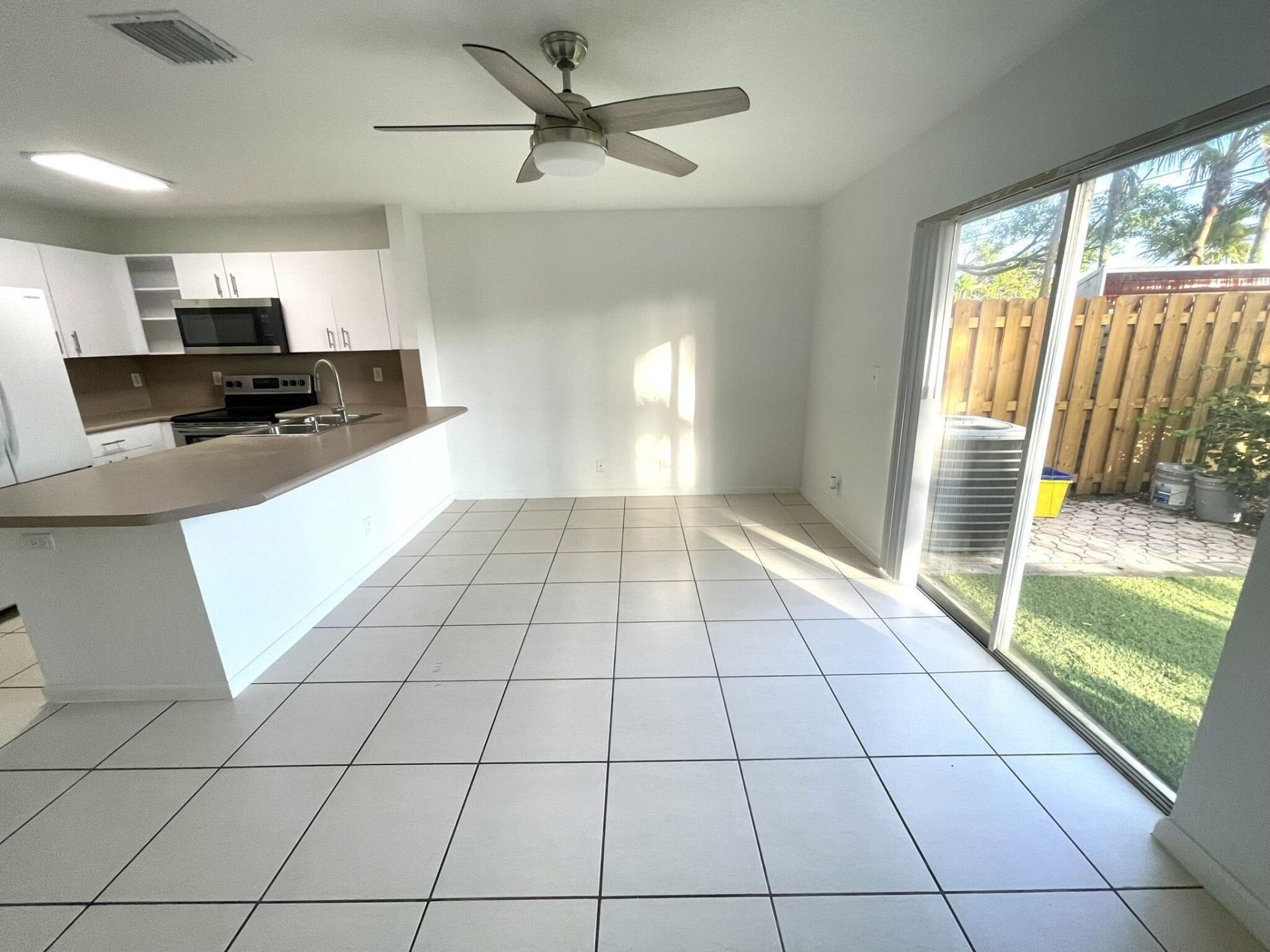 986 Summit Lake Drive, West Palm Beach, FL 33406 Photo