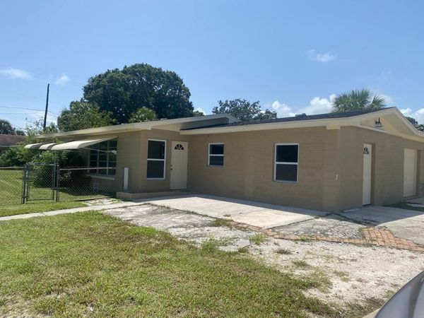 2315 St Lucie Boulevard, Unit Middle Apt, Fort Pierce, FL 34946