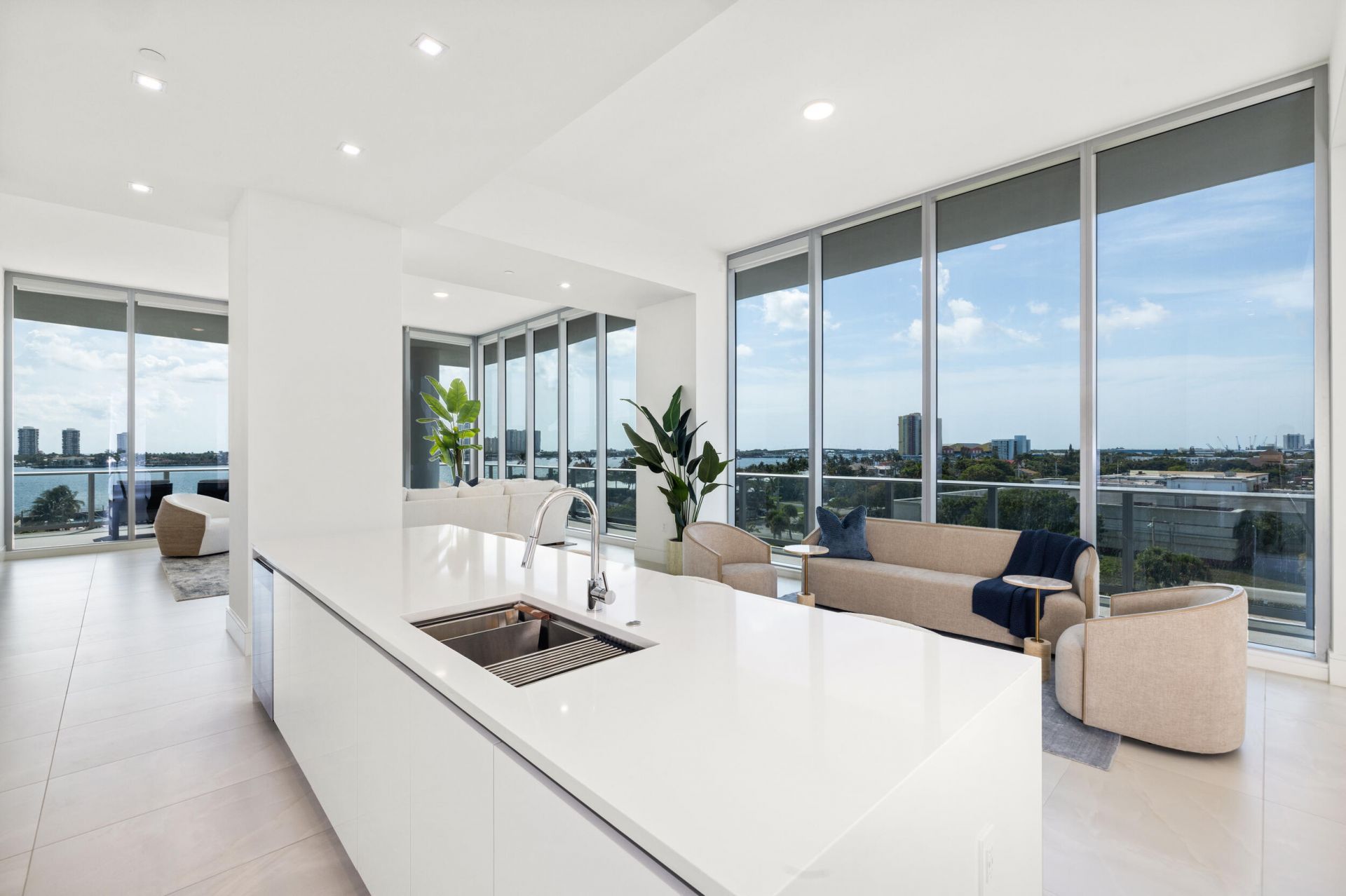 220 Lake Shore Drive, Unit 612, West Palm Beach, FL 33403 Photo