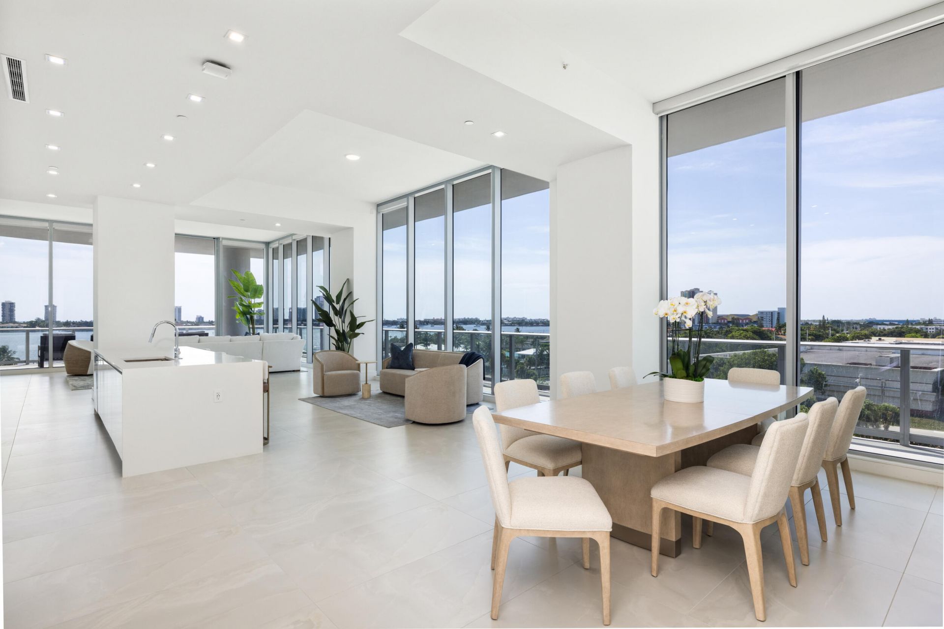 220 Lake Shore Drive, Unit 612, West Palm Beach, FL 33403 Photo