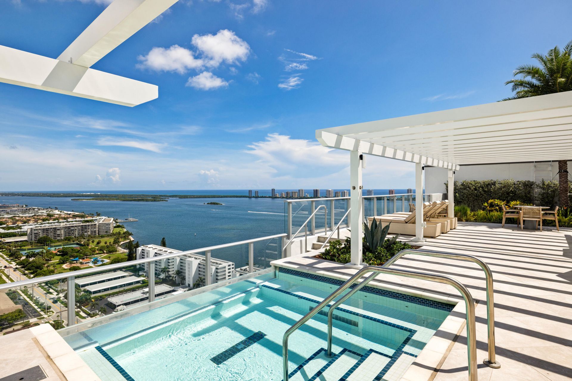 220 Lake Shore Drive, Unit 612, West Palm Beach, FL 33403 Photo