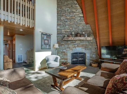 305 Edgecliff Way, Tahoe City, CA 96145 Photo
