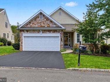 5086 VALLEY STREAM LANE, MACUNGIE, PA 18062
