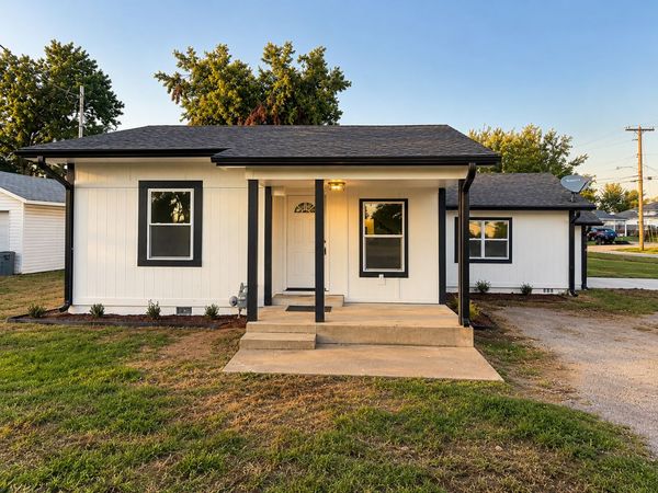 718 E 5th Street, Claremore, OK 74017