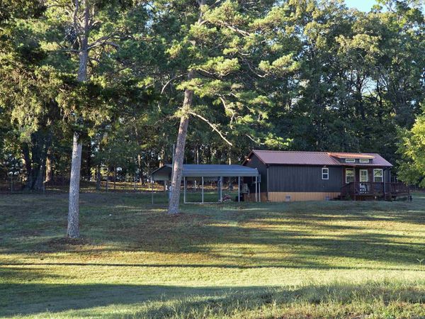 137 W Barton Avenue , Cove, AR 71937