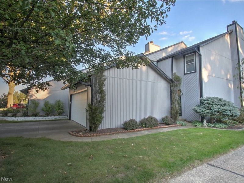 1418 Easthill Square NE, Canton, OH 44714 Photo 1
