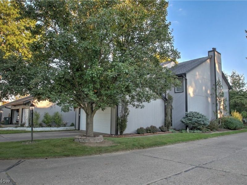 1418 Easthill Square NE, Canton, OH 44714 Photo 2