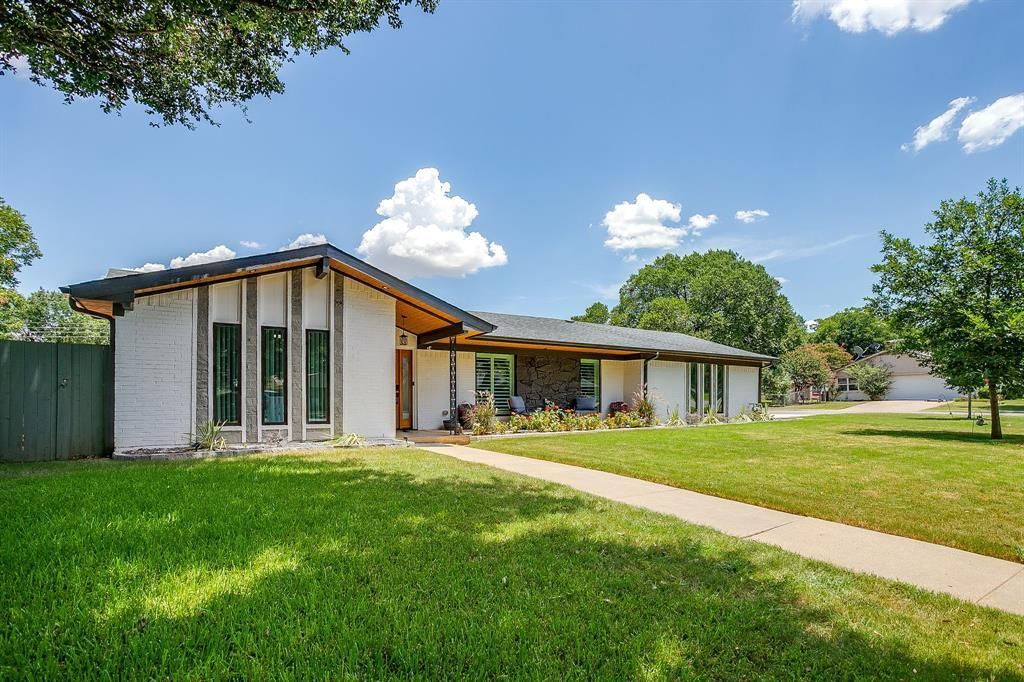 400 Glenn Drive, Hurst, TX 76053 Main Photo