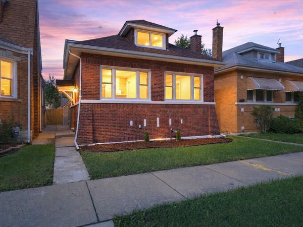 8352 S Phillips Avenue, Chicago, IL 60617