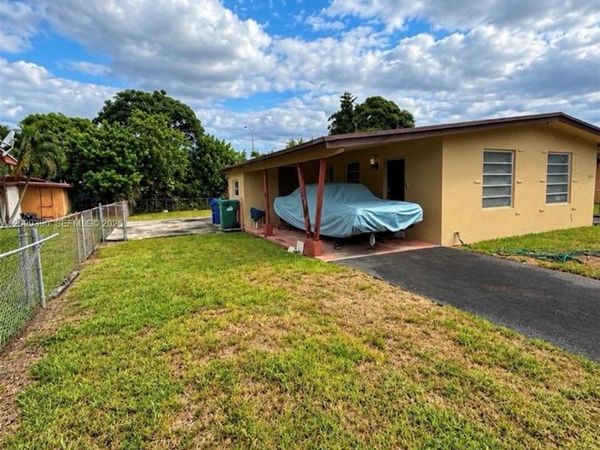 3271 NW 182nd St , Miami Gardens, FL 33056