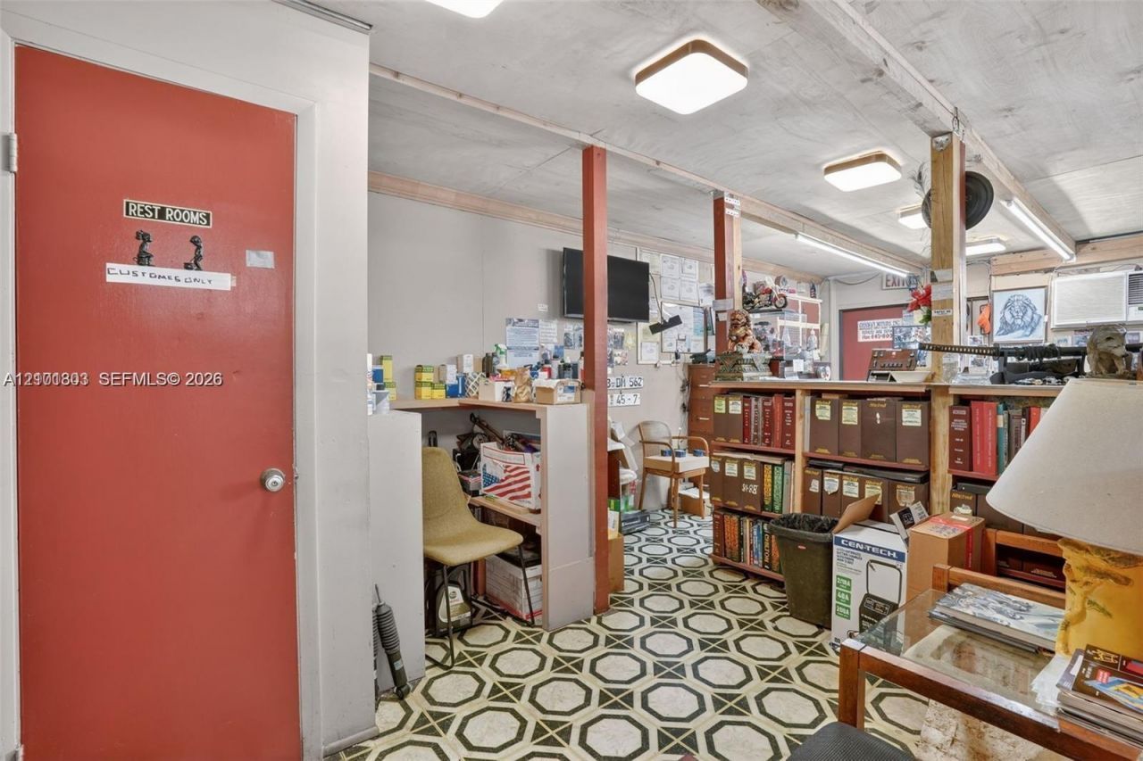3838 Shipping Ave , Miami, FL 33146 Photo
