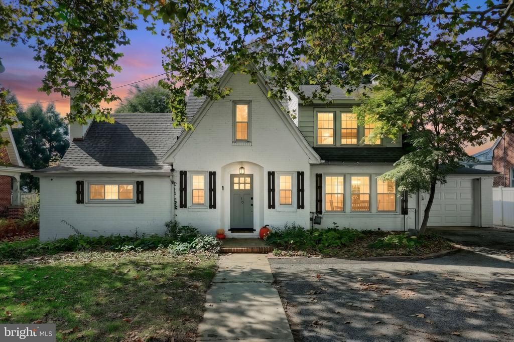 10 S MAIN STREET, JACOBUS, PA 17407