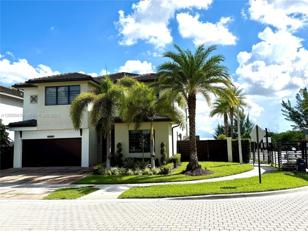 16001 NW 87th Ct, Miami Lakes, FL 33018 Photo
