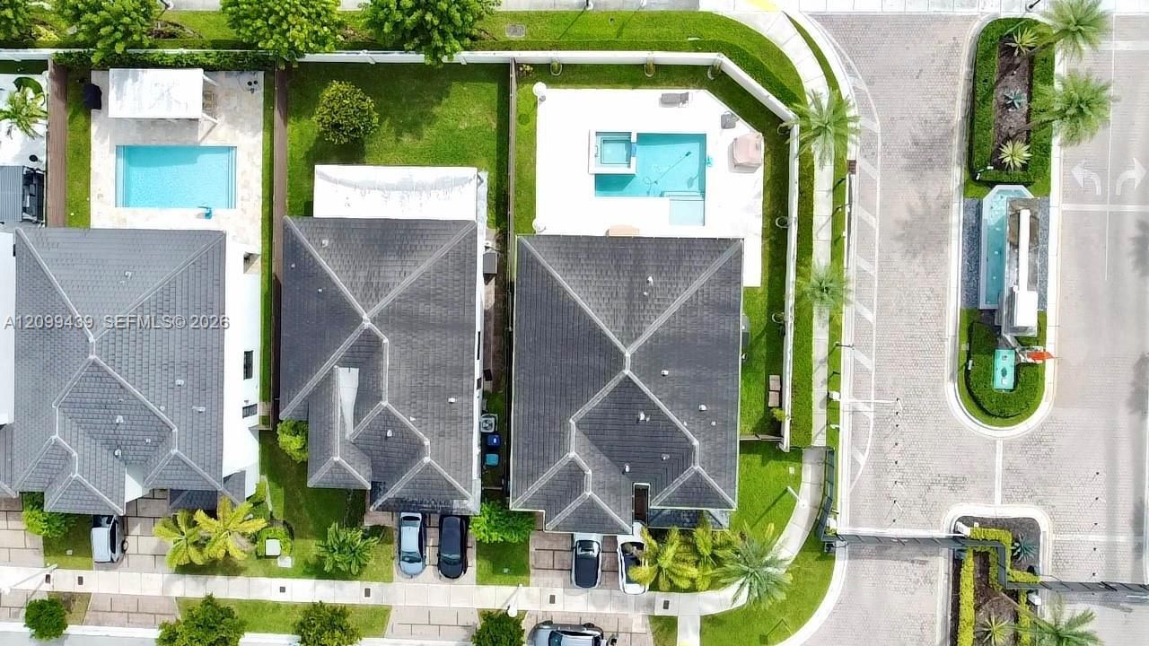 16001 NW 87th Ct, Miami Lakes, FL 33018 Photo