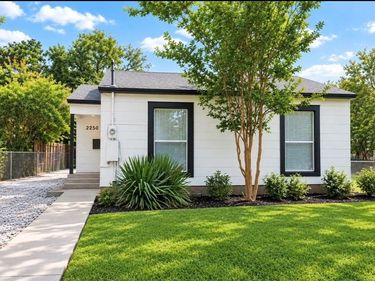 2250 Mail Avenue, Dallas, TX 75235