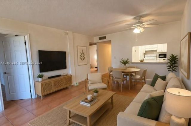 10000 NW 80 Ct, Unit 2537, Hialeah Gardens, FL 33016 Photo